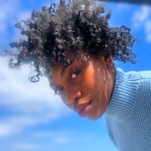 Meet your Posher, Adrienne